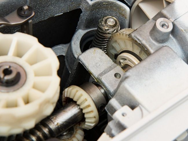 How to Replace Sewing Machine Gears