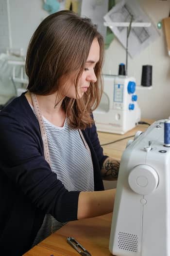 Factors To Consider While Buying A Sewing Machine Under $200